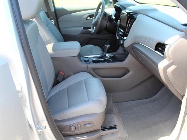 Photo of 2020 Silver Ice Metallic Chevrolet Traverse
