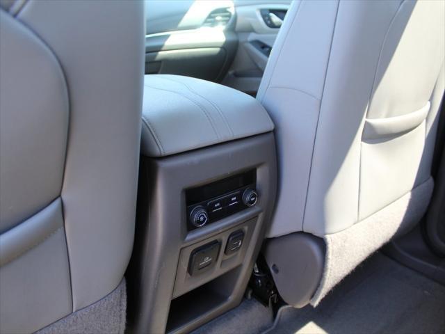 Photo of 2020 Silver Ice Metallic Chevrolet Traverse