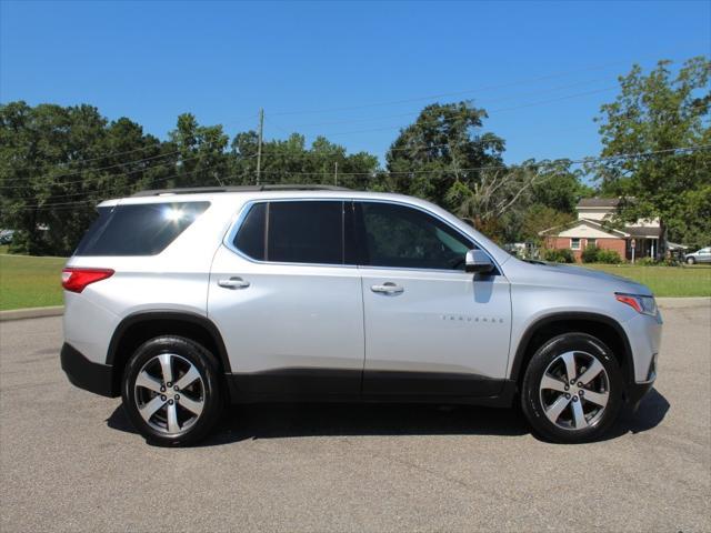 Photo of 2020 Silver Ice Metallic Chevrolet Traverse