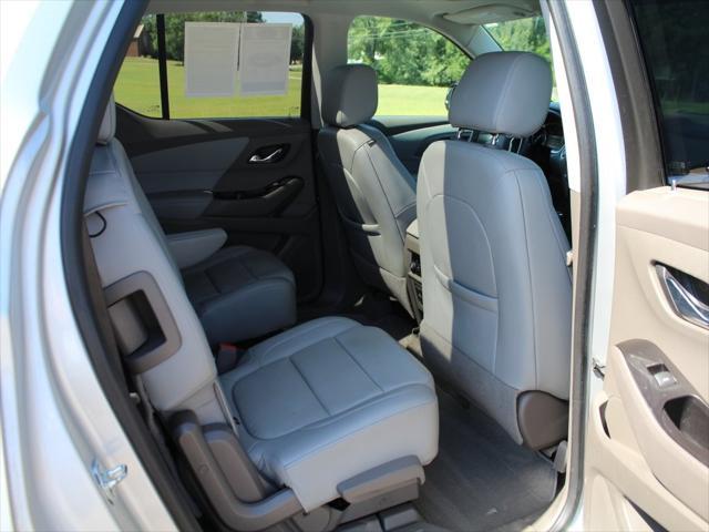 Photo of 2020 Silver Ice Metallic Chevrolet Traverse