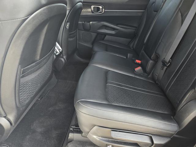 Photo of 2023 Glacial White Pearl Kia Sorento