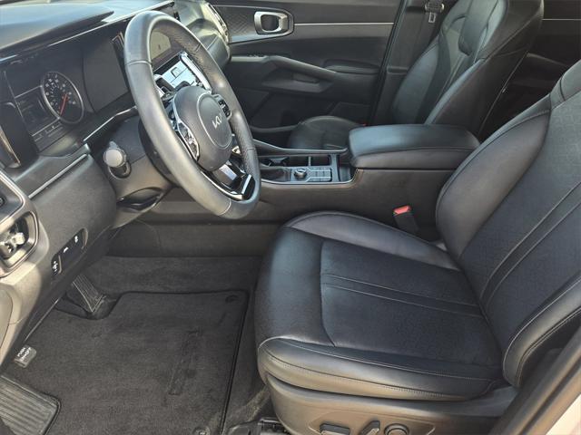 Photo of 2023 Glacial White Pearl Kia Sorento