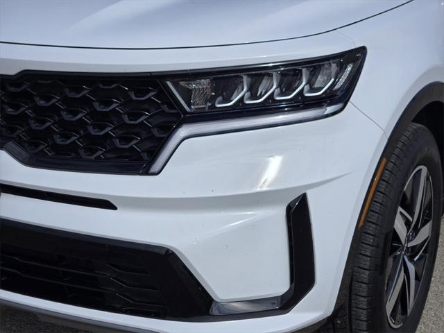 Photo of 2023 Glacial White Pearl Kia Sorento