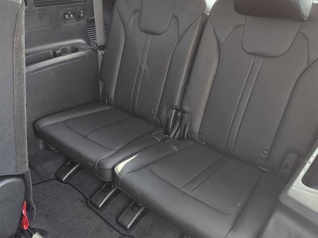 Photo of 2023 Glacial White Pearl Kia Sorento