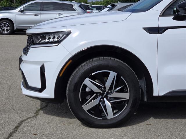Photo of 2023 Glacial White Pearl Kia Sorento