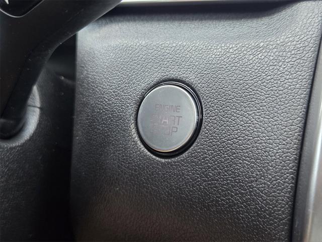Photo of 2023 Glacial White Pearl Kia Sorento
