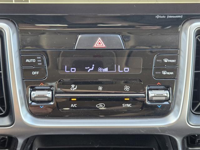 Photo of 2023 Glacial White Pearl Kia Sorento