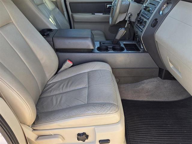 Photo of 2013 Oxford White Ford Expedition EL