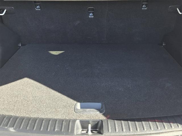 Photo of 2022 Clear White/Black Roof Kia Seltos