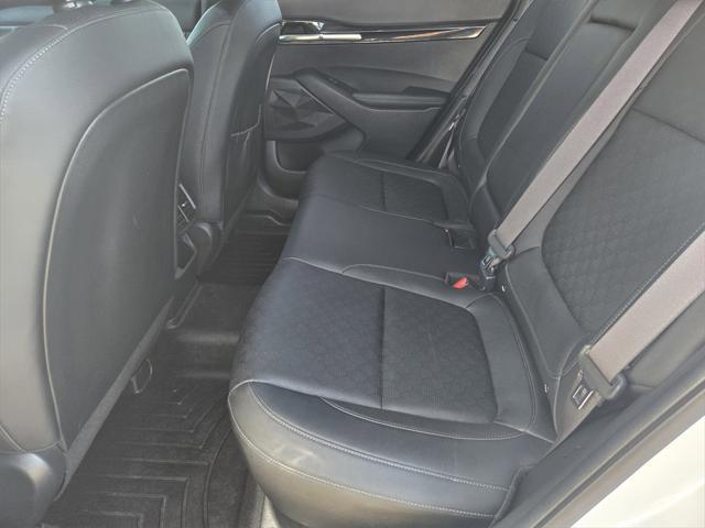 Photo of 2022 Clear White/Black Roof Kia Seltos