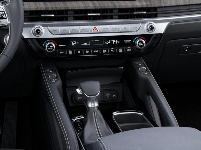 Photo of 2025 Glacial White Pearl Kia Telluride