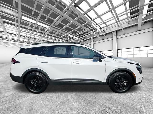 Photo of 2024 Glacial White Pearl Kia Sportage