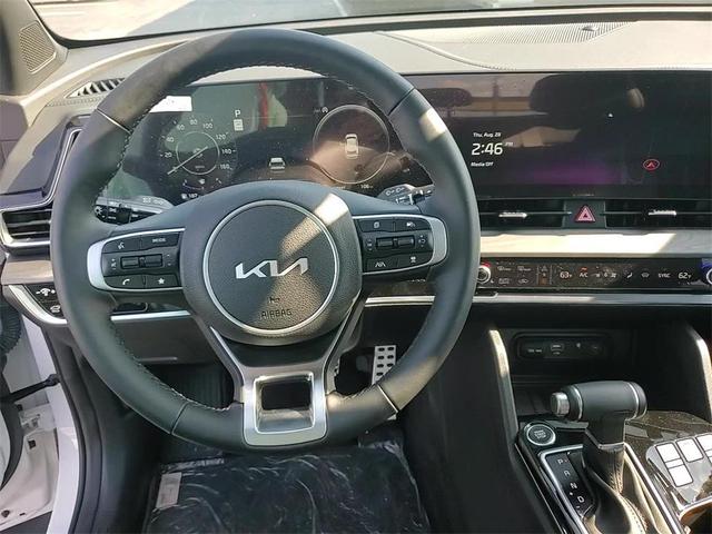 Photo of 2024 Glacial White Pearl Kia Sportage
