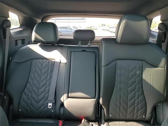 Photo of 2024 Glacial White Pearl Kia Sportage