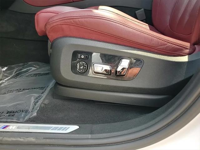 Photo of 2022 Mineral White Metallic BMW X6