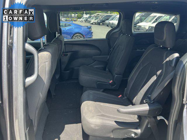 Photo of 2018 Granite Crystal Metallic Clearcoat Chrysler Pacifica