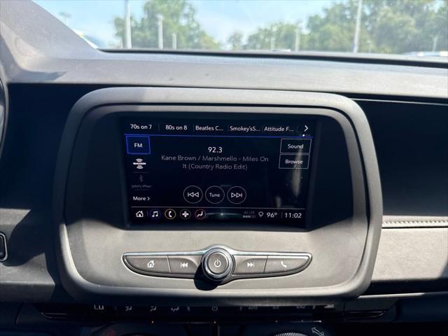 Photo of 2021 Summit White Chevrolet Camaro
