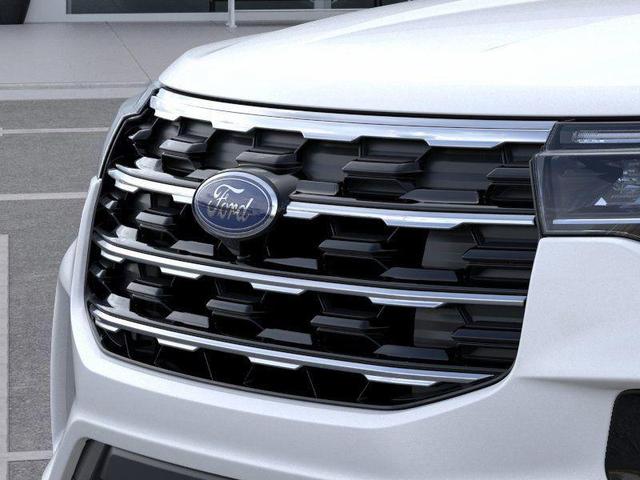 Photo of 2025 Star White Metallic Tri-Coat Ford Explorer