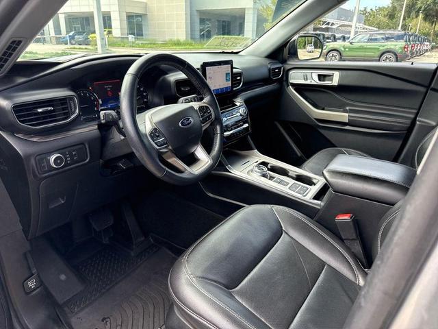 Photo of 2022 Iconic Silver Metallic Ford Explorer
