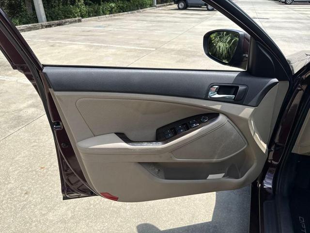 Photo of 2014 Dark Cherry Kia Optima