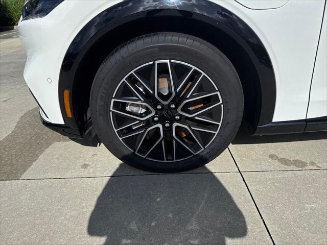 Photo of 2024 Star White Metallic Tri-Coat Ford Mustang Mach-E