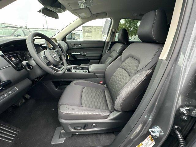 Photo of 2025 Gun Metallic Nissan Pathfinder