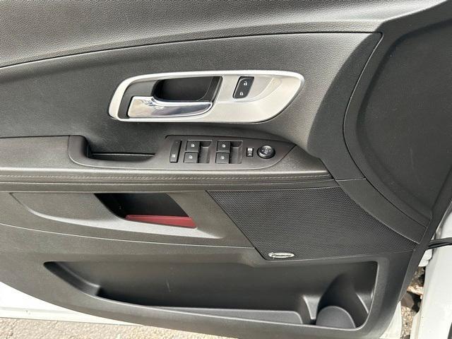 Photo of 2017 Summit White Chevrolet Equinox