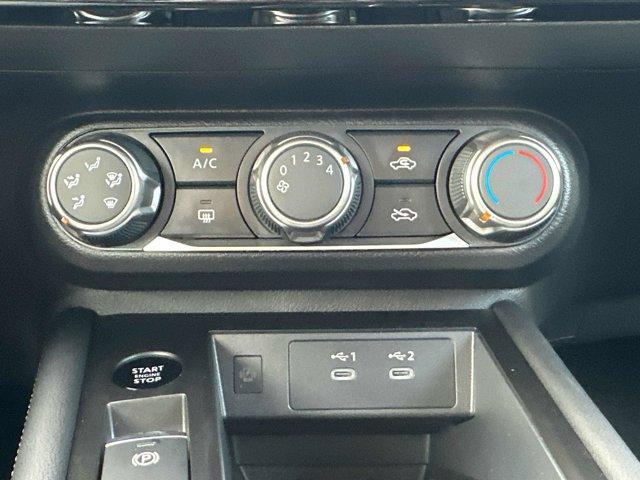 Photo of 2025 Super Black Nissan Kicks