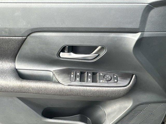 Photo of 2025 Super Black Nissan Kicks