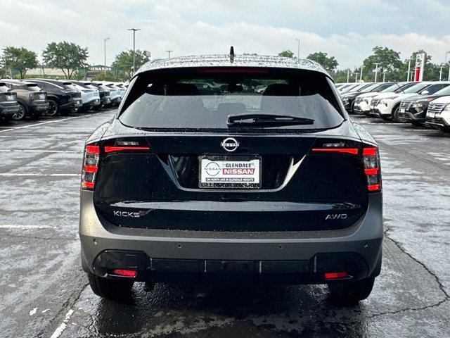 Photo of 2025 Super Black Nissan Kicks