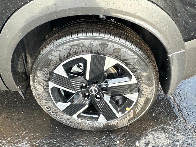 Photo of 2025 Super Black Nissan Kicks