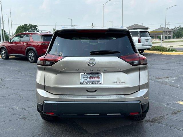 Photo of 2025 Champagne Silve Nissan Rogue