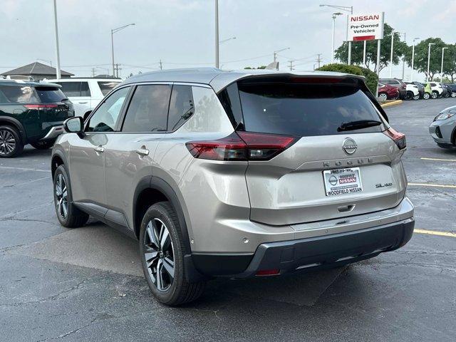 Photo of 2025 Champagne Silve Nissan Rogue