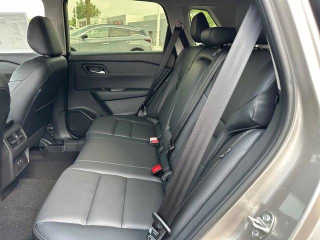 Photo of 2025 Champagne Silve Nissan Rogue