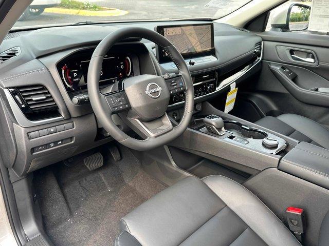 Photo of 2025 Champagne Silve Nissan Rogue