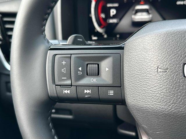 Photo of 2025 Champagne Silve Nissan Rogue
