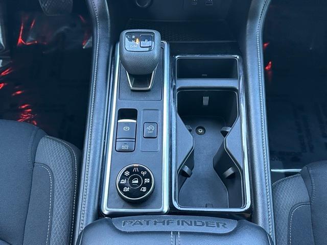Photo of 2022 Black Nissan Pathfinder