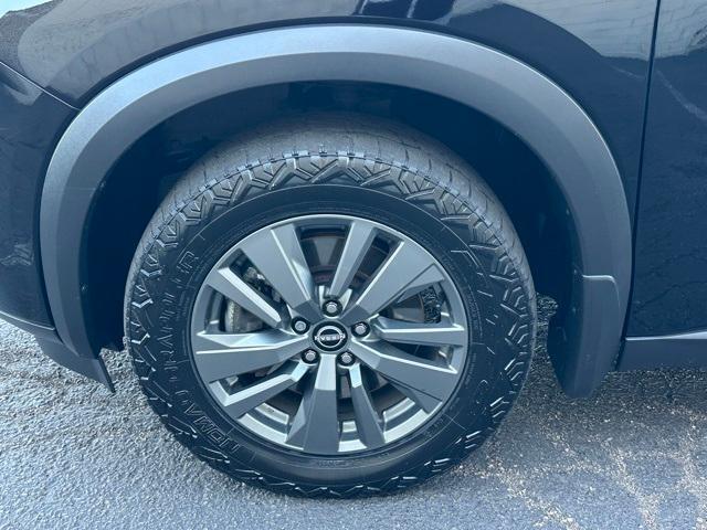 Photo of 2022 Black Nissan Pathfinder