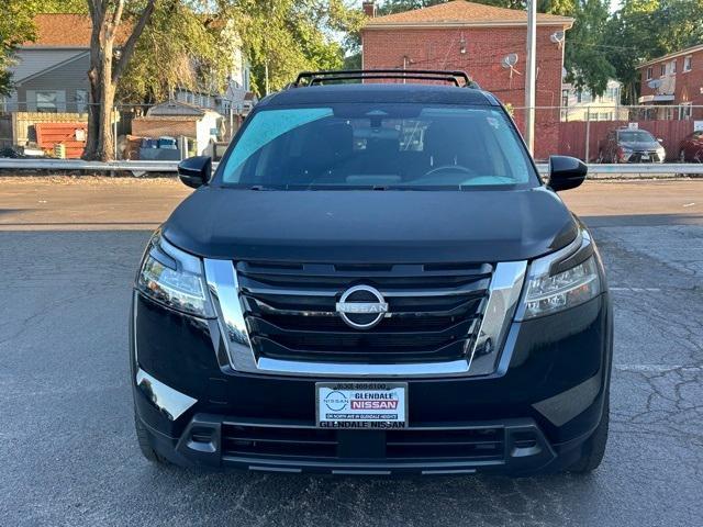 Photo of 2022 Black Nissan Pathfinder