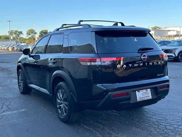 Photo of 2022 Black Nissan Pathfinder