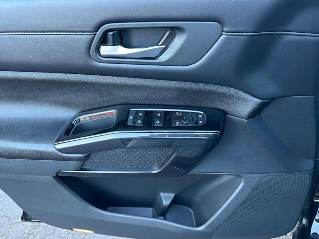 Photo of 2022 Black Nissan Pathfinder