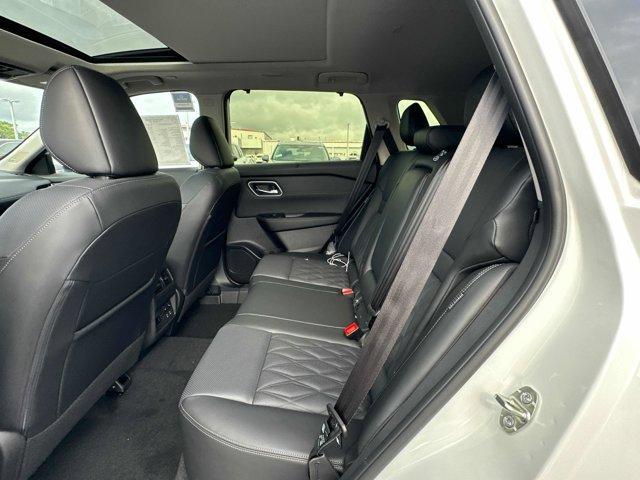 Photo of 2025 Everest White P Nissan Rogue