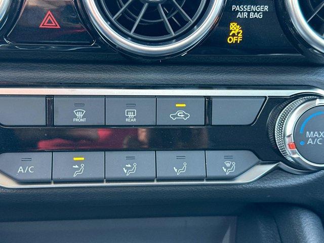 Photo of 2025 Black Nissan Sentra