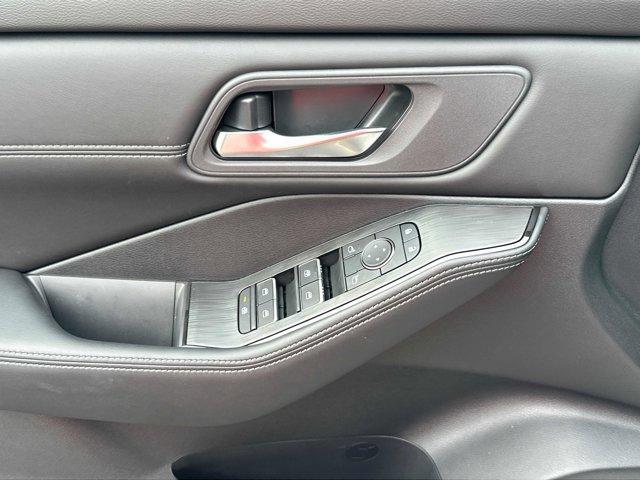 Photo of 2025 Everest White P Nissan Rogue