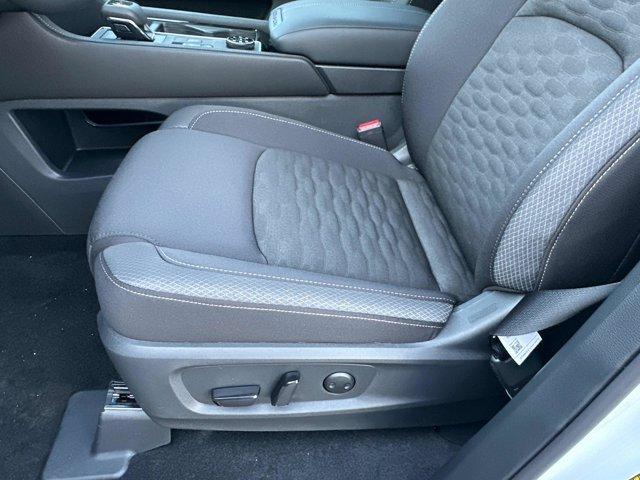 Photo of 2025 Everest White P Nissan Pathfinder