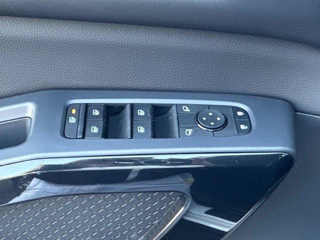 Photo of 2025 Everest White P Nissan Pathfinder