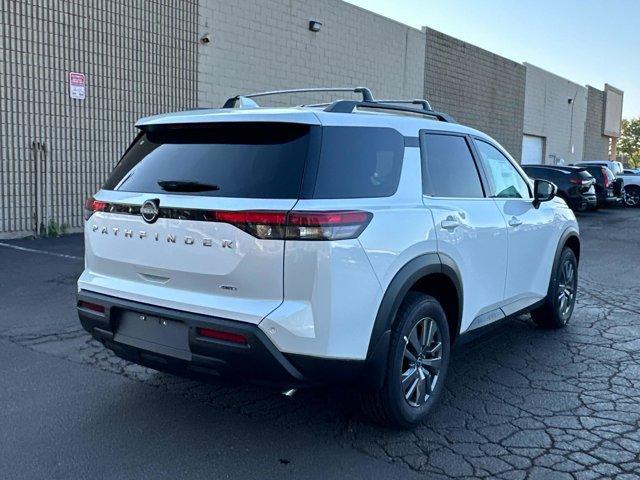 Photo of 2025 Everest White P Nissan Pathfinder