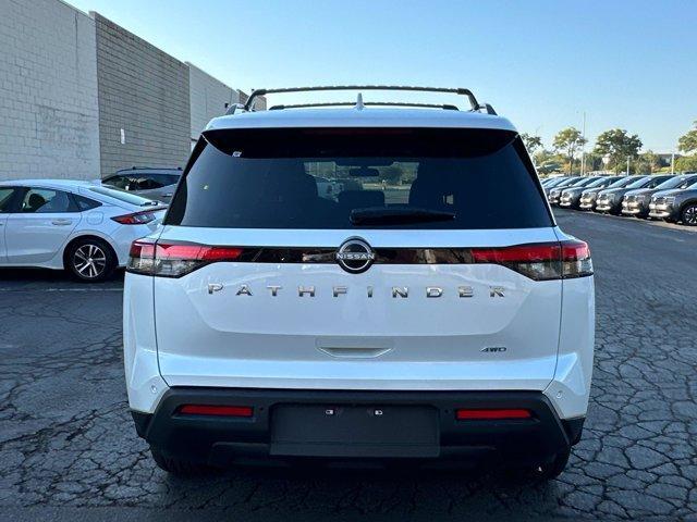 Photo of 2025 Everest White P Nissan Pathfinder