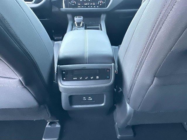 Photo of 2025 Everest White P Nissan Pathfinder