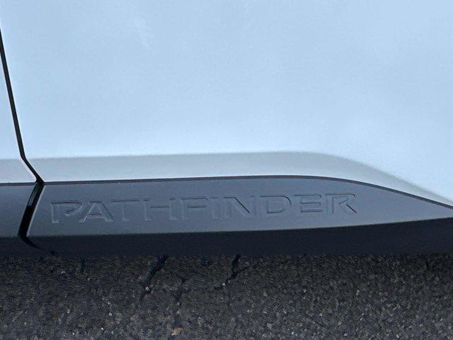 Photo of 2025 Everest White P Nissan Pathfinder